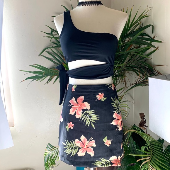 Vintage Dresses & Skirts - Vintage Mini Floral Wrap 100% Silk Skirt